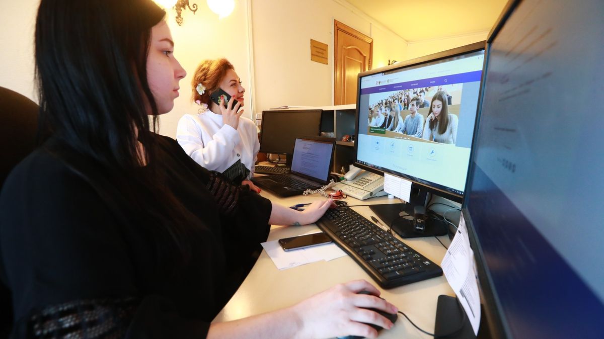 První vysoká škola v Česku chce učit už jen online. Plány uspíšil koronavirus